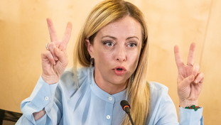 Meloni rassicura l'Europa: “Non faremo altro deficit”. E chiede una revisione del Pnrr