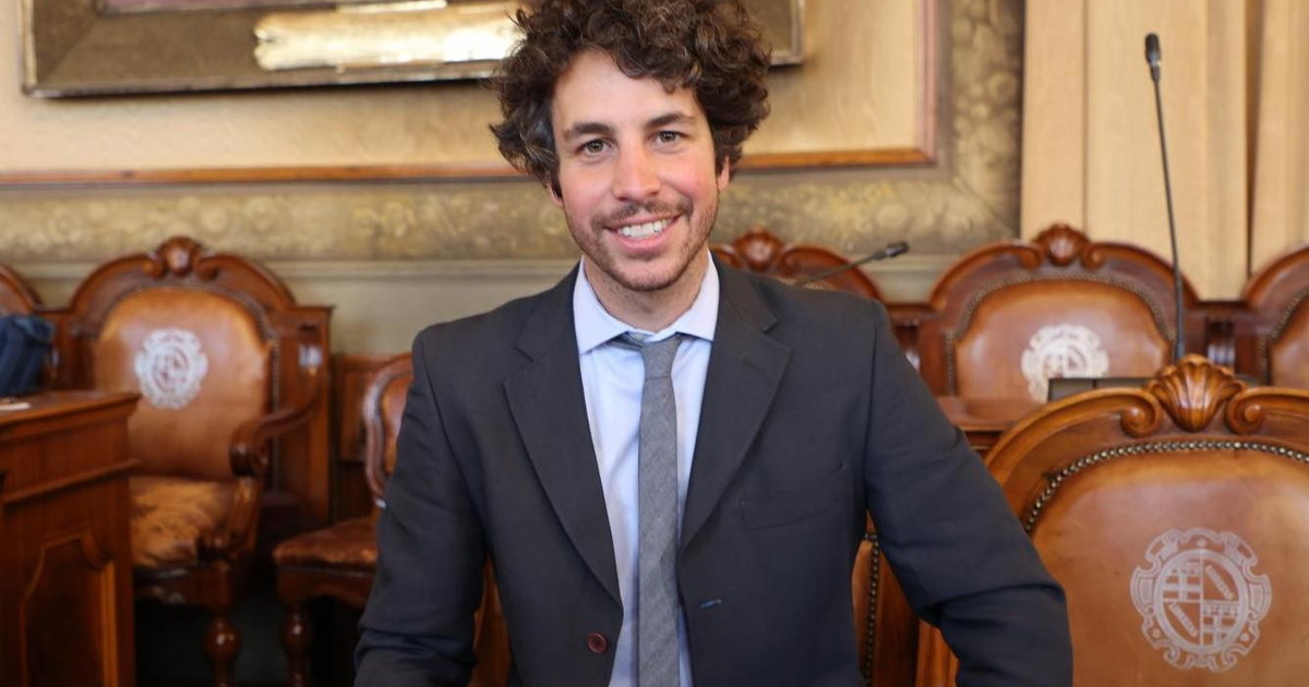 Le Sardine resuscitano per le elezioni. Mattia Santori con il