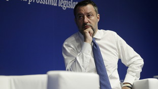 “Vivono in un mondo parallelo”. Salvini perplesso dai ritardi di Ue e Draghi