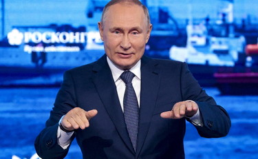 Vladimir Putin manda un telegramma a Re Carlo. Cosa gli scrive