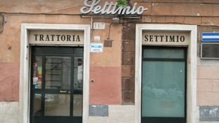 Trenta ristoranti chiusi in una settimana a Roma. E ora aumenta il caffè