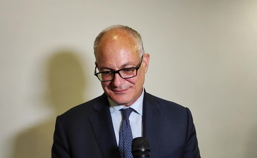 Gualtieri incontra i Friedkin e poi annuncia: “Ecco quando presenteranno il progetto stadio” | GUARDA