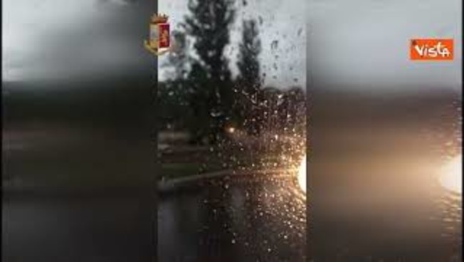 Alluvione Marche, fiumi di fango per le strade. Le immagini della Polizia