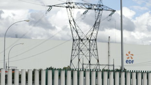 Niente elettricità. La Francia spegne la luce all'Italia: cosa succede nei prossimi due anni