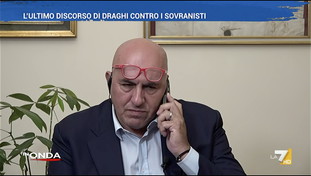 “Stiamo commettendo un reato”. Parenzo sorprende Crosetto: il siparietto dopo il gesto inaspettato