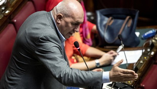 “Come un re”. Lo schiaffo di Crosetto a Draghi, poi l'accusa gravissima sul reddito grillino