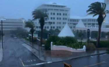 L'uragano Fiona si abbatte sulle Bermuda, raffiche a 160 mk orari