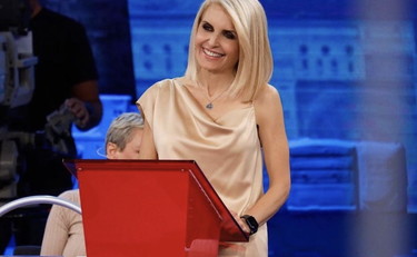 Federica Gentile in studio per ascoltare gli inediti. Ecco chi vince…