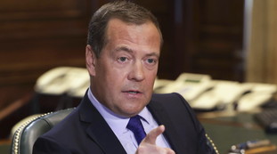 Non stiamo bluffando. La minaccia di Medvedev sul nucleare. Poi il retroscena su Truss