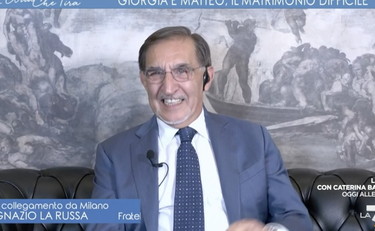 Una vacanza gliela vogliamo dare?. Siparietto La Russa sulla Meloni