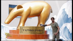 Riparte Striscia la notizia: la maxi-sorpresa al Pd, nuove veline e la gag con Fratelli d'Italia