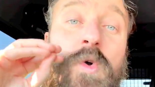 Facchinetti le canta ai sinistrati vip: Parlate di resistenza? Ridicoli