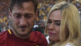 C'è una precisa strategia, volano stracci Totti-Blasi. Scontro sui soldi