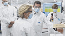 Schiaffo di Pfizer all'Ue. Il ceo si rifiuta di testimoniare sugli sms di Ursula