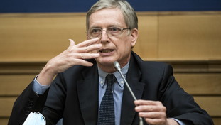 “Balletto del Pd, tutto finisce in commedia”. Cuperlo affila la lama sui dem