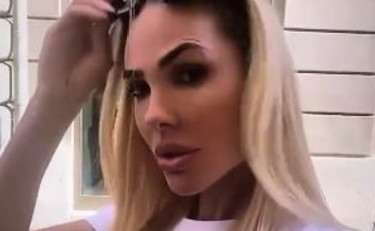 Totti e Noemi Bocchi pizzicati al ristorante. Ilary spiazza tutti coi Rolex