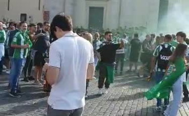I tifosi del Betis Siviglia invadono le strade di Roma: scatta l'allerta | VIDEO