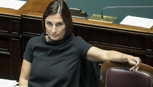 “Dimissioni!”. Pd dilaniato al suo interno: volano gli stracci tra donne