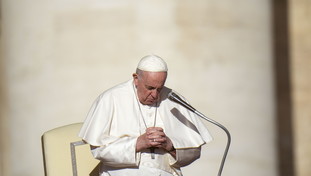 “Criminale e schifoso”. Papa Francesco fuori controllo sui migranti