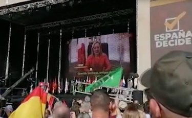 Ovazione per Giorgia Meloni all'evento Vox in Spagna. Il lungo applauso