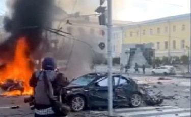 La vendetta di Putin: esplosioni in serie nel centro di Kiev, colpiti i civili