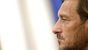 Spunta l'anello di coppia. Totti e Noemi beccati a cena insieme
