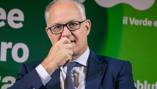 Gualtieri processato dalla sinistra: già traballa il sindaco di Roma