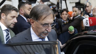 Minacce rosse a La Russa, sulla sede di FdI spunta la stella a 5 punte