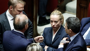 Meloni disinnesca Berlusconi grazie ai centristi: il piano per accogliere i fuggitivi