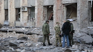 Ucraina, scatta l'allarme generale: Nei rifugi. I filorussi: bombe sul governo di Donetsk