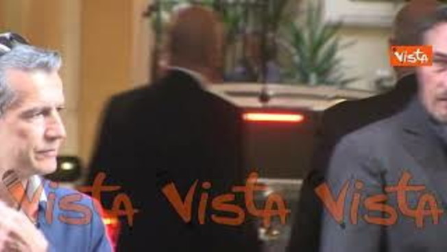 Meloni accoglie Berlusconi per l'incontro nella sede di Fratelli d'Italia, le immagini