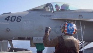 La Nato mostra i muscoli a Putin. Aerei e navi da guerra nel Mediterraneo | VIDEO