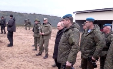 Chi sono i riservisti russi, Putin nel centro di addestramento