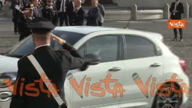 L'arrivo di Meloni in Quirinale per ricevere l'incarico di Premier da Mattarella, ecco l'entrata