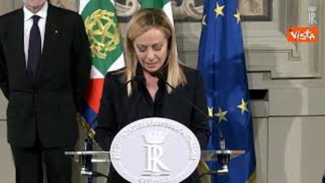Giorgia Meloni legge la lista dei ministri con voce emozionata. Ecco l'elenco
