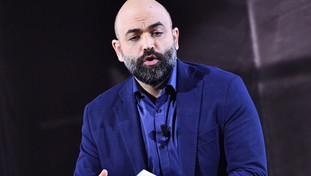 Mancava solo Saviano... Raffica di insulti a Sangiuliano, e tira fuori il post del 2018