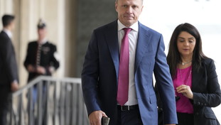 Lollobrigida annuncia battaglia alla carne in laboratorio: “Fa schifo”