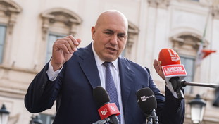 “Lo chiedeva Mattarella...”. Crosetto e la soffiata sul Colle e gli audio di Berlusconi