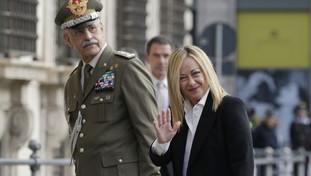 Blitz alla Nato e la marcia anti-Russia: la crisi dell'energia non spaventa Meloni