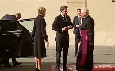 Macron a Roma da Papa Francesco: un'ora di colloquio in Vaticano
