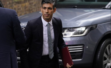 Sunak debutta a Buckingham Palace, la cerimonia con re Carlo