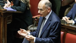 Il Pd non trova pace: ampia spaccatura e veleni interni. E Bettini trama nell'ombra