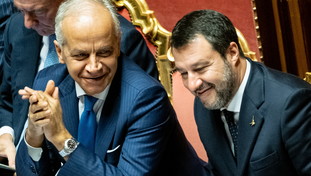 “Stop alle Ong”. Il governo abbatte la tratta nel Mediterraneo e dice basta ai barconi