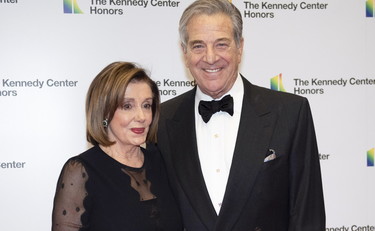 Il marito di Nancy Pelosi preso a martellate in casa. Biden: Orribile attacco