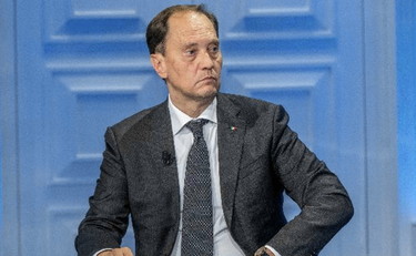 Dalla pace fiscale i soldi per le bollette. La ricetta del ministro Ciriani