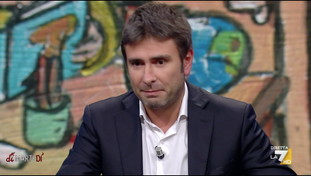 “Non apre bocca senza permesso”. Di Battista senza freni: con chi se la prende