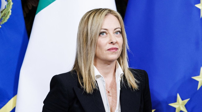 A testa alta. Giorgia Meloni pronta alla missione in Europa