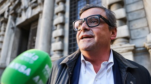 Calenda contro Conte, opposizione a pezzi anche sulle armi all'Ucraina