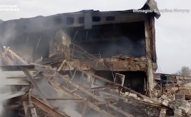 I missili della Russia continuano a devastare il territorio ucraino | GUARDA