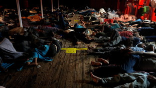 Ecco chi spinge i migranti in Italia. Il report segreto spiega l'emergenza